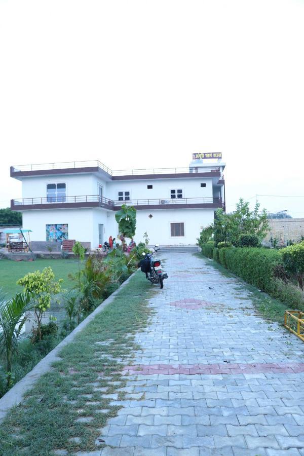 Hotel O Pop Angoori Farm House Mathura Εξωτερικό φωτογραφία